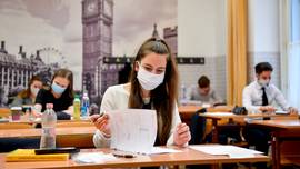 Geen examens in helft middelbare scholen