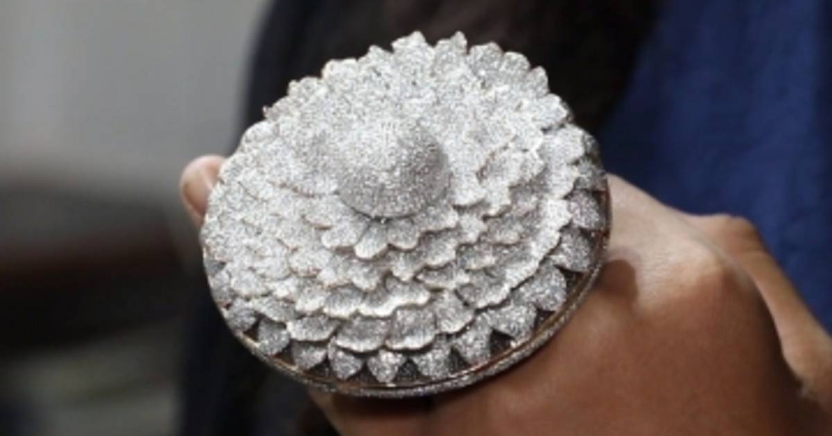 La Bague La Plus Chère Du Monde Cette bague détient le record du plus grand nombre de diamants | Monde