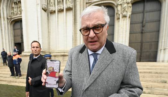 Twintig jaar na zijn eerste ontmoeting met Epstein duikt prins Laurent op in netwerk dat tot Trump en Jordan Bardella loopt
