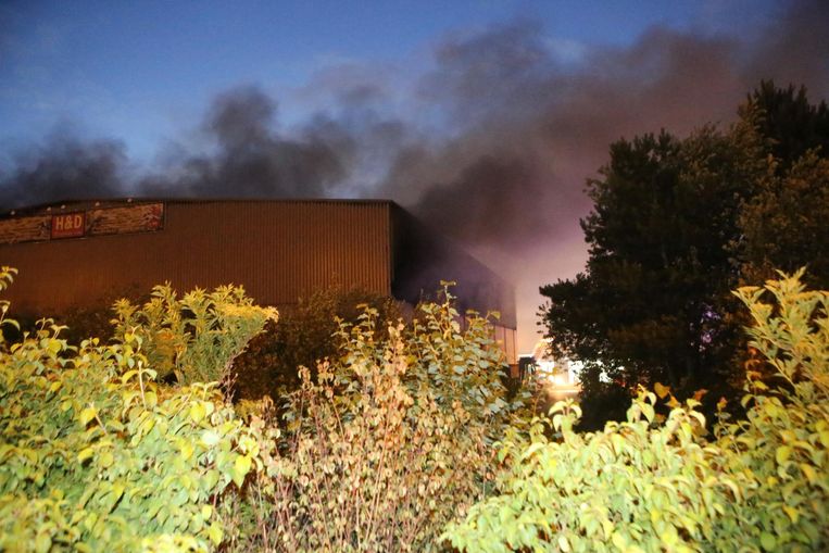 Hele Nacht Bezig Om Vuur Te Blussen Tienen In De Buurt Hln
