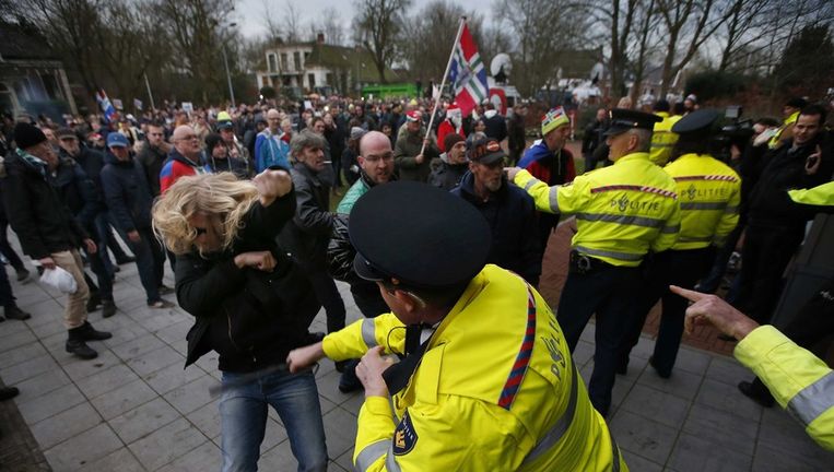 Opstootje Tussen Politie En Boze Groningers Tijdens