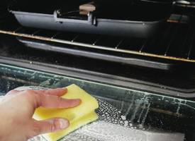Zó maak je je oven in een handomdraai weer brandschoon