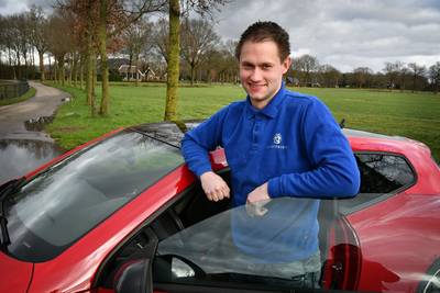 Marius (24) redde vrouw van verdrinkingsdood: ‘Ik kookte van binnen’