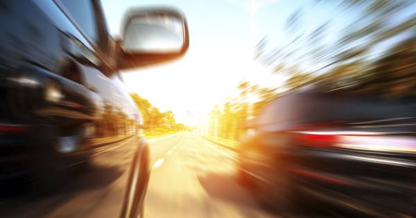 Hardrijders moeten rijbewijzen inleveren bij controle op N322 - BD.nl