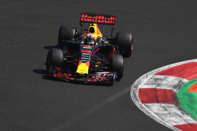 Ricciardo start vrijwel achteraan door motorwissel