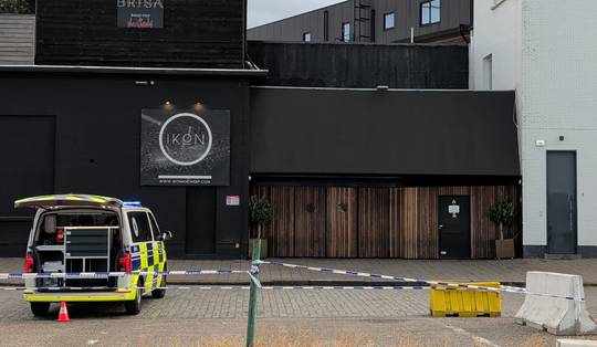 Twintiger overleden na schietpartij aan Antwerpse discotheek Ikon