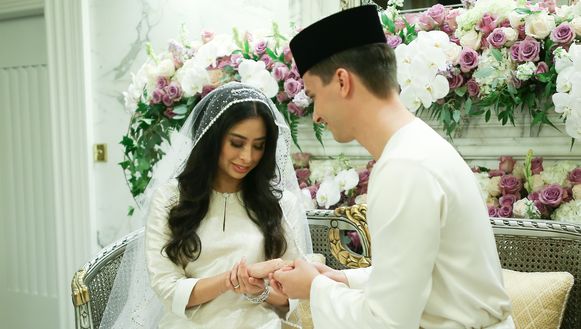 Foto S Doodgewone Nederlander Trouwt Met Schatrijke