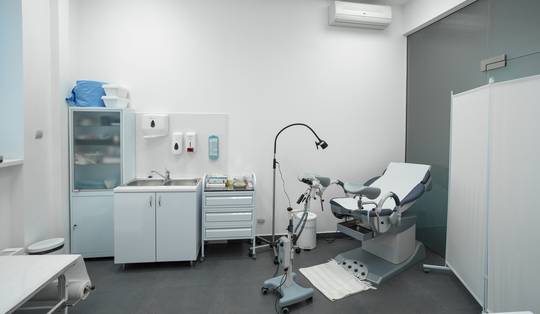 ‘Zelfs na programma’s over misbruik in Kerk hebben we dit niet moeten doen’: meldpunt opent tweede telefoonlijn na nieuwe klachten over gynaecoloog