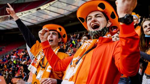 In naam van de wetenschap: 5.000 voetbalfans hokken samen in Amsterdam