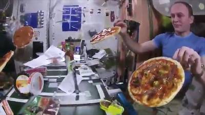 Italiaanse astronaut heeft heimwee naar pizza; NASA schiet te hulp