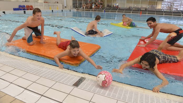 Gevaarlijk Zwembad De Waterlinie Per Direct Gesloten Rivierenland Ad Nl