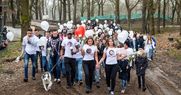 Witte ballonnen en ronkende motoren bij herdenking Benjamin van Eerdt (19) uit Baarle-Nassau