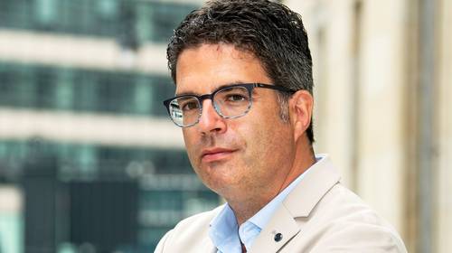 INTERVIEW. Volgens viroloog Steven Van Gucht zitten we halfweg de tweede golf: “We hebben nog 12 dagen om de cijfers zo laag mogelijk te krijgen”