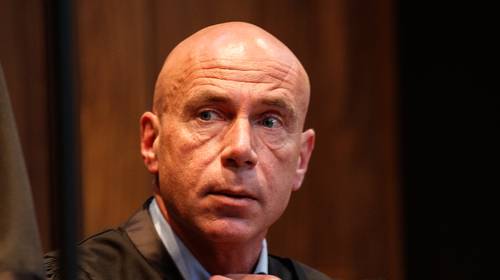Bad boy, halve patser, gehaat door zijn collega's en nu ook veroordeeld bendelid