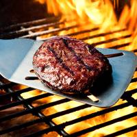 Zó zorg je ervoor dat je hamburger smeuïg blijft op de barbecue