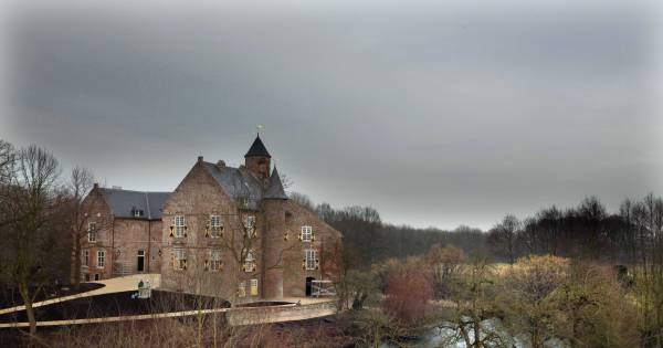 Kasteel Waardenburg is - volgens sommigen - de engste plek van Nederland