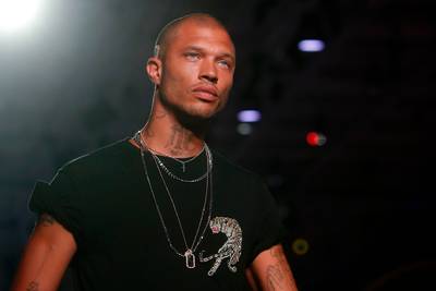 'Jeremy Meeks vermoordde mijn zoon. Nu paradeert hij op de catwalk'