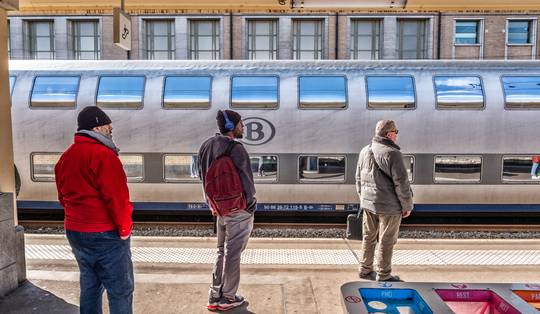 ‘Comfortabeler dan de NMBS’: wie wint de slag om het opengegooide Belgische spoor?