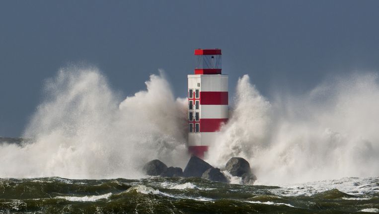 Zware zomerstorm raast over het land Trouw