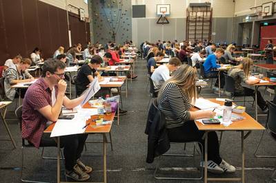 Ouders dreigen honderden euro’s te verliezen door gestaakte examentraining: school komt met oplossin
