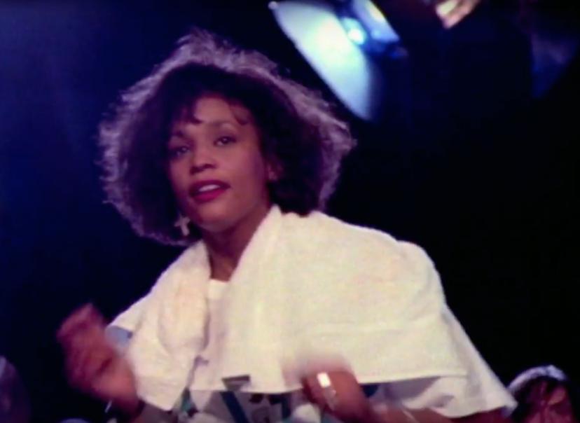 Kippenvelmomentje: Whitney Houston leeft in eerste trailer docu Whitney