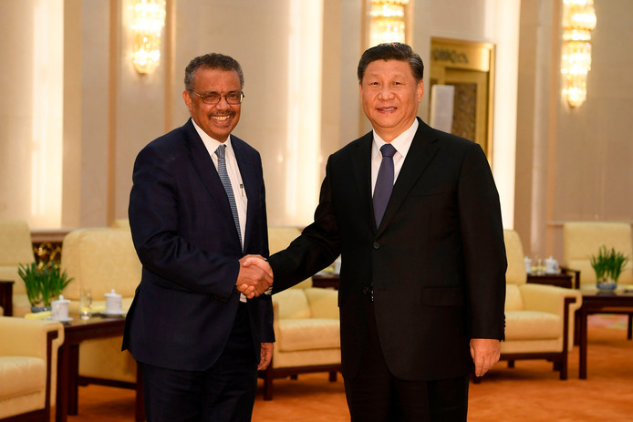 WHO-directeur Tedros Adhanom was in Peking voor overleg met president Xi Jinping.