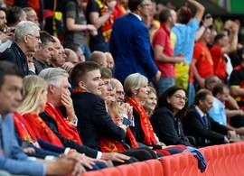 Voetbal, rode wangen en gebalde vuisten: ook royals leven intens mee met het EK