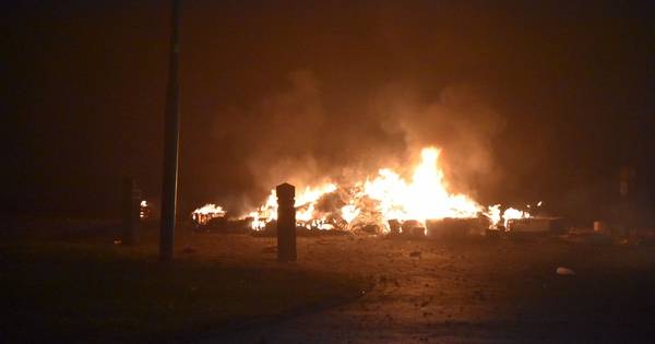 Politie belaagd met vuurwerk in Rijswijk