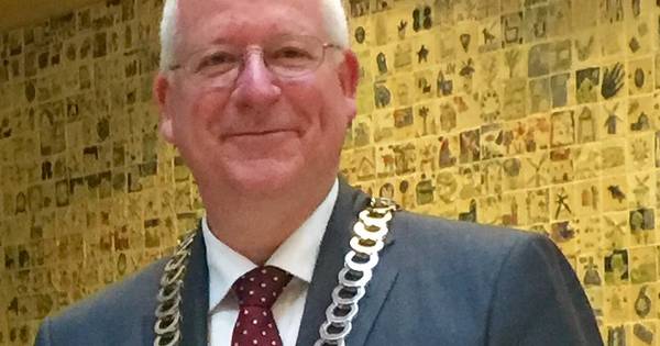 Burgemeester John Joosten gaat in Weerselo wonen