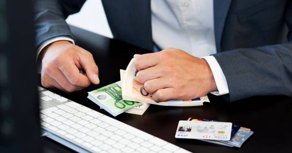 #Nederland #criminaliteit #witwassen ‘Onacceptabel dat #banken #ABNAmro #ING 'lijken wel #CrimineleOrganisatie merk ze als zodanig aan en stop de bazen achter slot en grendel' criminelen helpen met hun financiële handel en wandel' #ZetHetMesInMisManagent! .