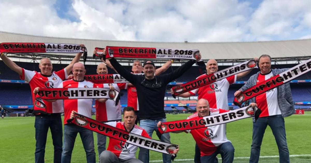 Feyenoord Supporters Geraakt Door Nieuw Lied Zingende Ret Buschauffeurs Iedereen Vindt Het Mooi Rotterdam Ad Nl
