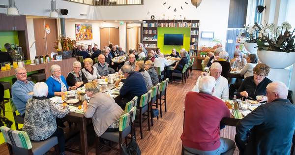 Vrijwilligerslunch Molenschot is schot in de roos: 'Echt een heel goed idee' - BN DeStem