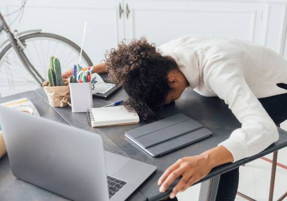 Hoe je een burn-out door thuiswerken kunt herkennen