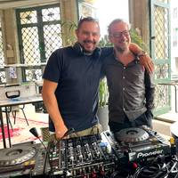 ‘Veel jonge dj’s kunnen misschien goed op knoppekes duwen, maar daarom zijn ze nog geen goeie dj’s’: waarom zoveel BV’s willen dj’en