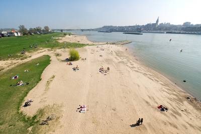 Meisje zorgt voor opschudding bij Waal in Lent