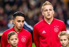 Familie Nouri trots en emotioneel na transfer Van de Beek: ‘Abdelhak reageerde blij’