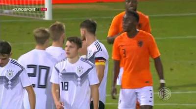 Duitse media: jeugdspeler Oranje spuugt