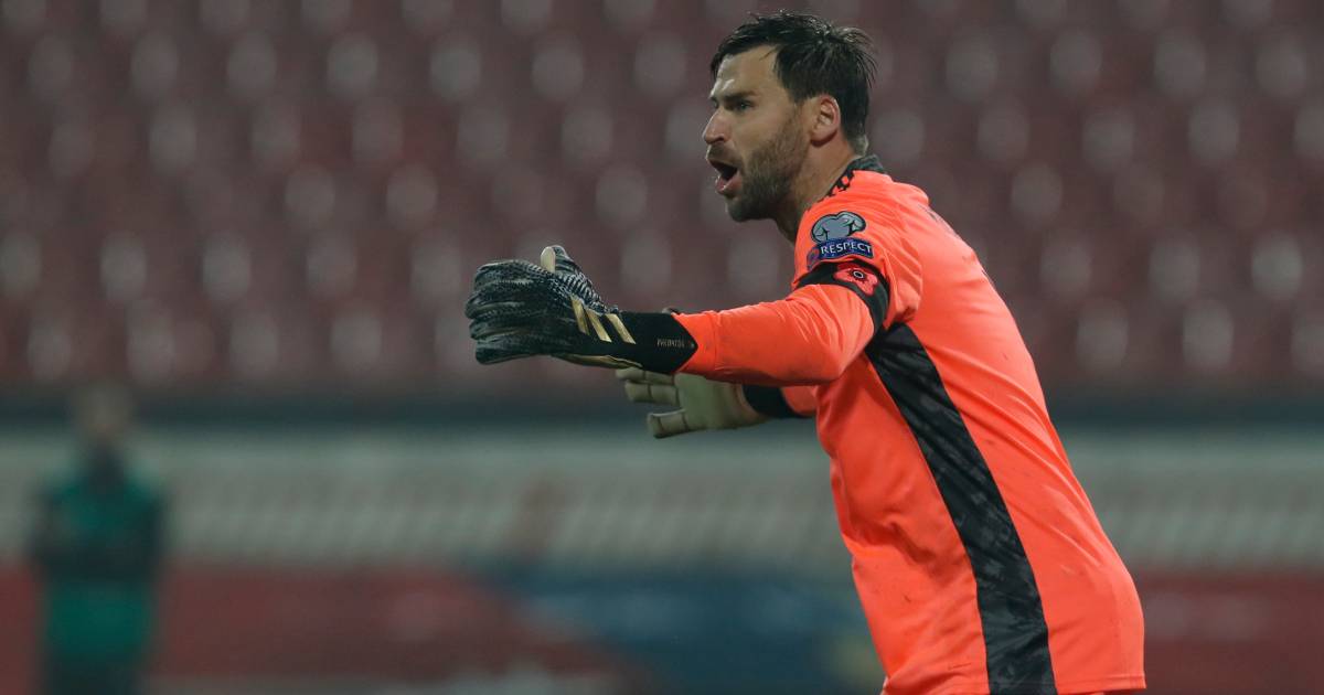 Dit is waarom doelman van Schotland na beslissende strafschop wachtte met juichen - De Gelderlander