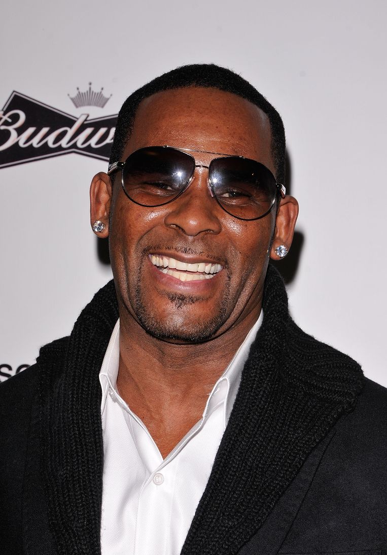 Jerhonda beschuldigt R. Kelly voor de camera: "Ik was 16 ...