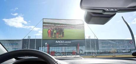 Drive-in op het parkeerterrein, of toch met een mondkapje het stadion in?