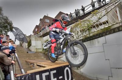 Botteram en Smulders winnen spectaculaire City Downhill in Nijmegen