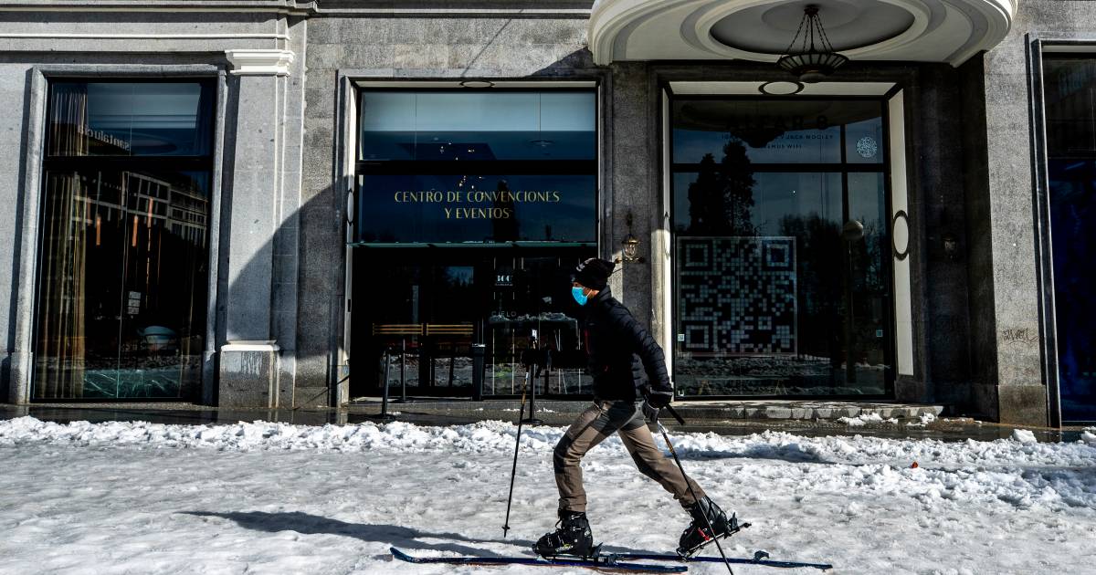 Armée mobilisée, véhicules bloqués, ski dans la rue, bataille géante de boules de neige: Madrid ...
