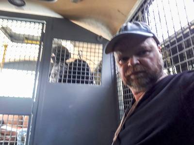 Opeens zat correspondent Joost vast in ‘meest misdadige politiebureau Moskou’