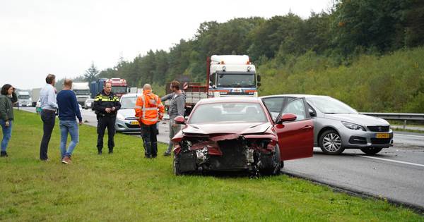 Auto total loss na botsing met vachtwagen op de A1.