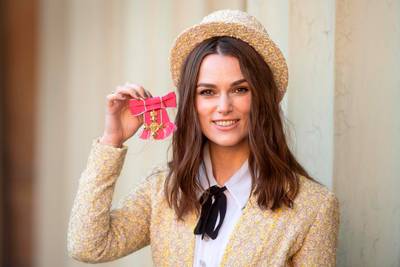 Keira Knightley geridderd door prins Charles
