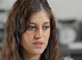 Pinar verloor 17 familieleden bij de aardbeving in Turkije