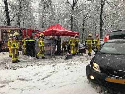 Twee gewonden bij ernstig ongeluk op N304 tussen Ugchelen en Hoenderloo