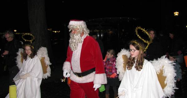 Met lampionnen naar kerststal Liempde
