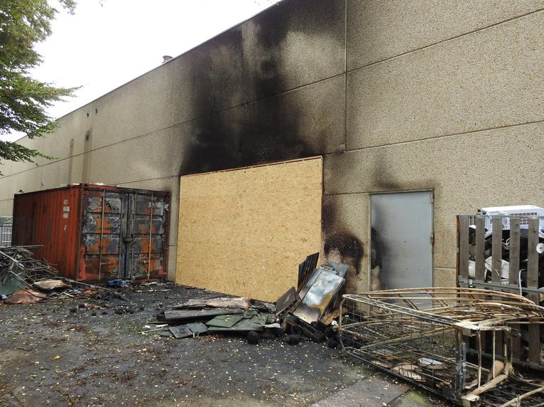 Get Wallpaper Vier Winkels Gesloten Na Brandstichting Maldegem In De Buurt Hln Free