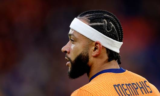 Dít vindt Barbara Barend van de zweetband van Memphis Depay